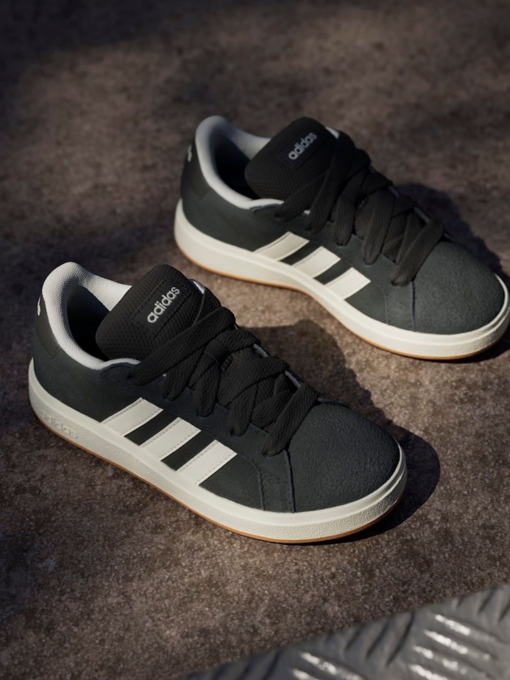 Adidas Black Grand Court 00s Suede Lace Kids Trainers / Size 4.5